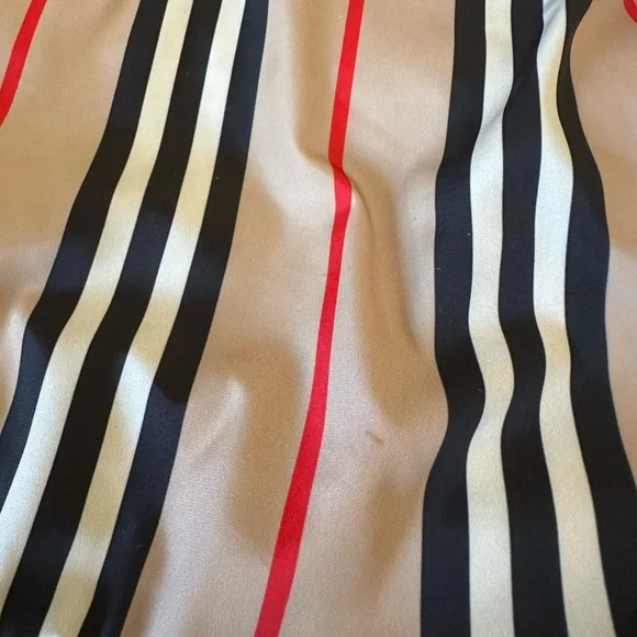 Burberry Kids’ Puffer Vest with Removable Hood - Picture 8 of 10